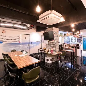 2* Casa de hóspedes Mama Haeundae